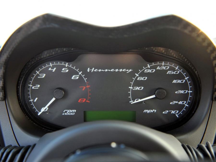 Панель приборов Hennessey Venom GT 2013 года  (фото 7 из 55)